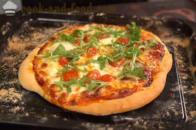 Pizza con salsiccia affumicata - la ricetta più semplice