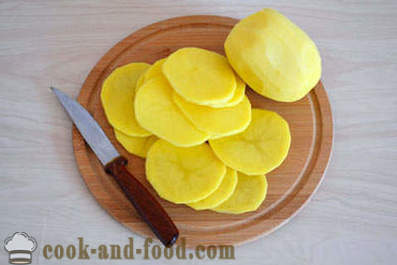 Casseruola di patate con funghi e formaggio