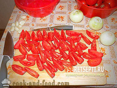 Insalata dolce di pomodori rossi in inverno