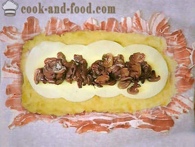 Torta di patate con pancetta con funghi e formaggio al forno