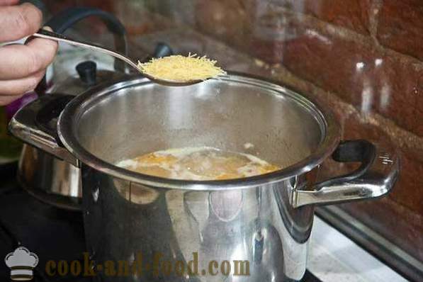 Zuppa di pollo con pasta