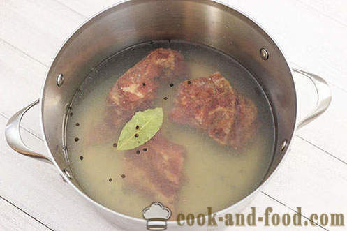 Zuppa di piselli con carne affumicata