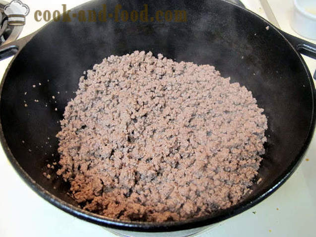 Minestra di riso con cavolo e carne macinata