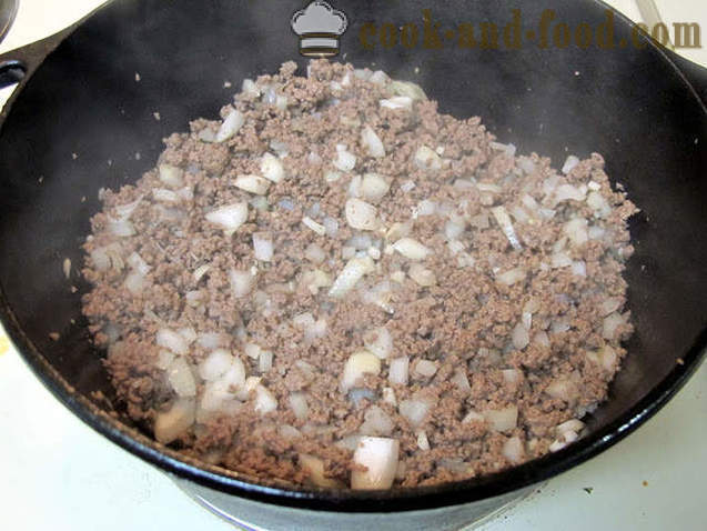 Minestra di riso con cavolo e carne macinata