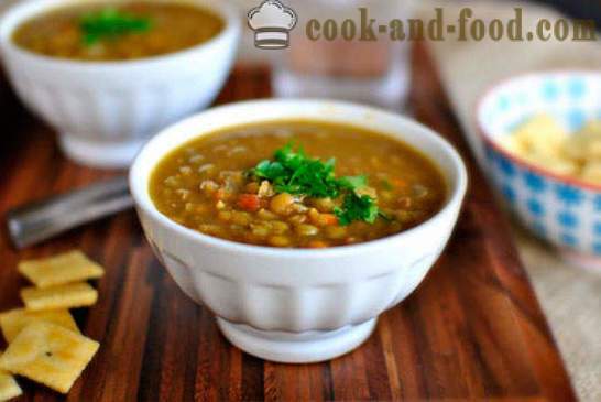 Il riscaldamento zuppa di lenticchie con verdure