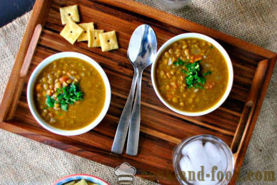 Il riscaldamento zuppa di lenticchie con verdure