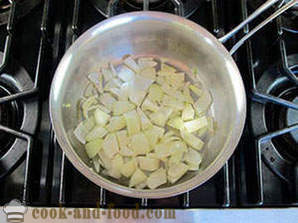 Zuppa di pomodoro con crostini tostati