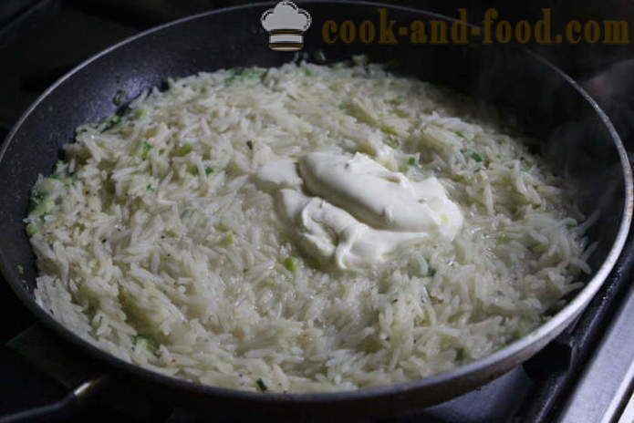 Delicious contorno di riso friabile con panna acida ed erbe - come cucinare un delizioso contorno di riso, un passo per passo ricetta foto