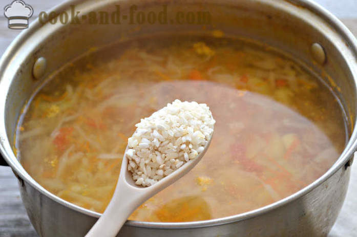 Zuppa di cavolo fresco con carne e riso - come cucinare la zuppa di carne, un passo per passo ricetta foto