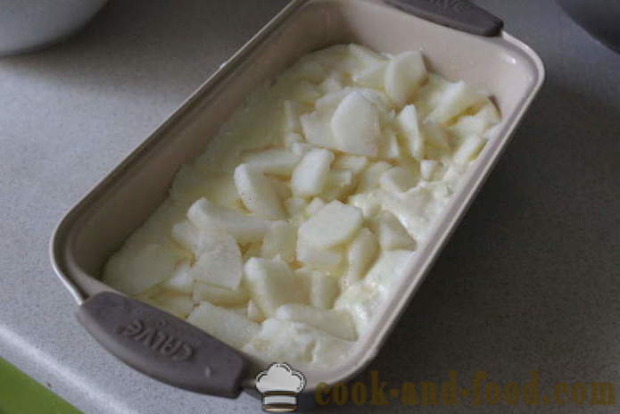 Torta della vaniglia con pere e formaggio in stampi - come cuocere una torta fatta di ricotta e pere in casa, passo dopo passo ricetta foto