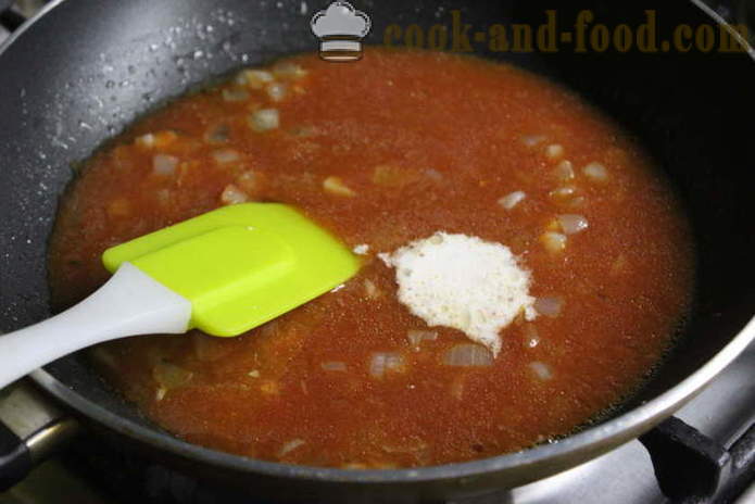 Spaghetti con tonno in scatola in salsa di pomodoro-crema - entrambi deliziosi per cucinare gli spaghetti, un passo per passo ricetta foto