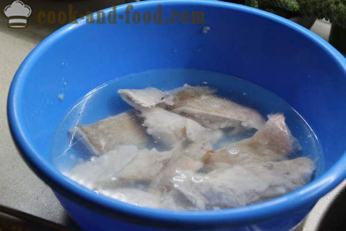 Pesce marinato in aceto con cipolle e ginepro - Come cucinare pesce marinato in casa, passo dopo passo ricetta foto