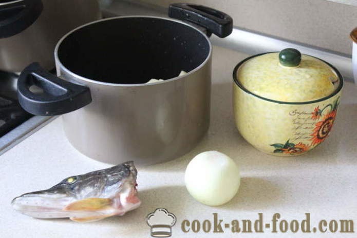 Zuppa di pesce con la testa di luccio montata su - come cuocere la zuppa di pesce da un luccio in fretta, passo dopo passo ricetta foto