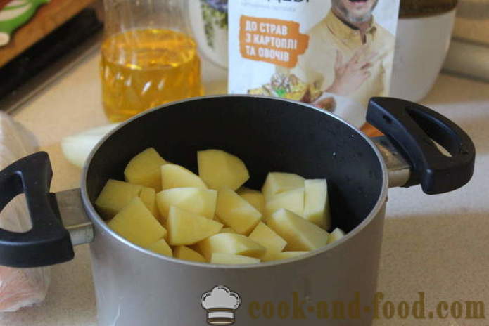 Patate bollite con cipolla e pancetta - come delizioso per cucinare le patate per un contorno, un passo per passo ricetta foto