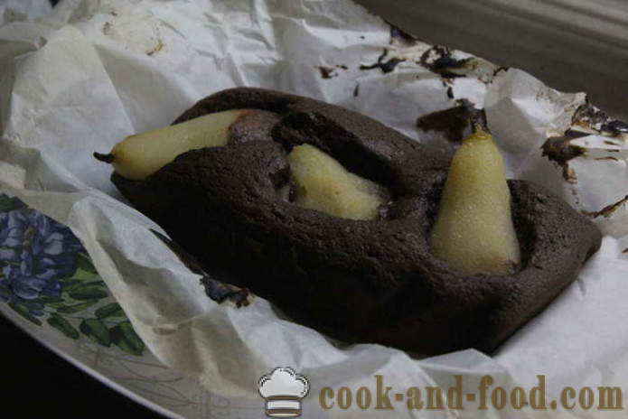 Torta al cioccolato con pere intere - come fare una torta al cioccolato con pere casa, passo dopo passo le foto delle ricette