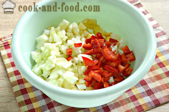 Insalata coreana di carote e peperoni, patate e salsiccia - Come fare un'insalata di carote e peperoni coreano, un passo per passo ricetta foto