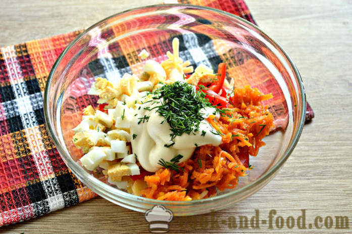 Insalata di formaggio con pomodorini, uova e carota in coreano - Come fare insalata di formaggio, un passo per passo ricetta foto