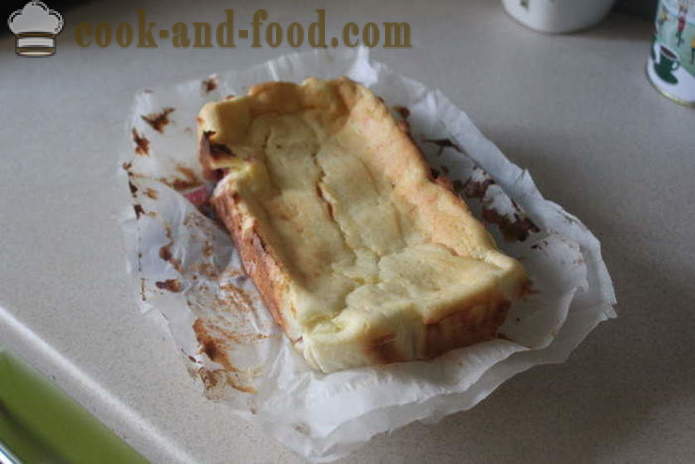 Cheesecake con le pesche - come cuocere una torta con ricotta e pesche, con un passo per passo ricetta foto