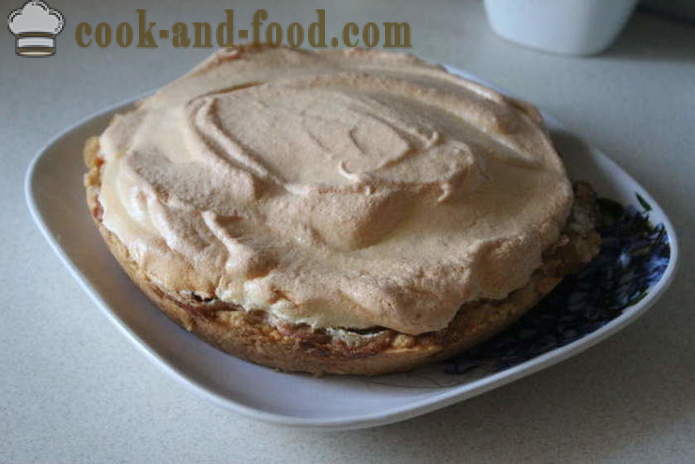 Pear pasta torta - come cuocere una torta con le pere, crema pasticcera e soufflé al forno, con un passo per passo ricetta foto