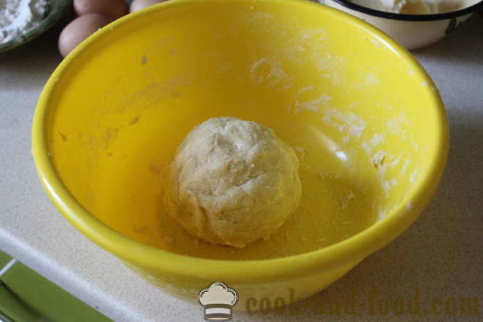 Pear pasta torta - come cuocere una torta con le pere, crema pasticcera e soufflé al forno, con un passo per passo ricetta foto