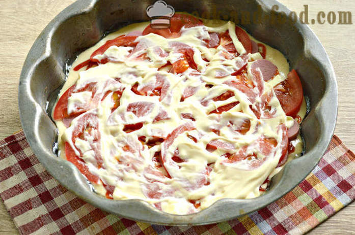 Pizza fatta in casa su una pastella senza lievito - come preparare una pizza veloce in una pizzeria, un passo per passo ricetta foto
