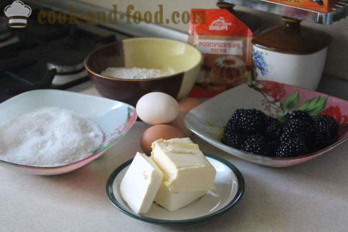 Gelatina torta BlackBerry senza yogurt - come fare una torta di mora al forno, con un passo per passo ricetta foto
