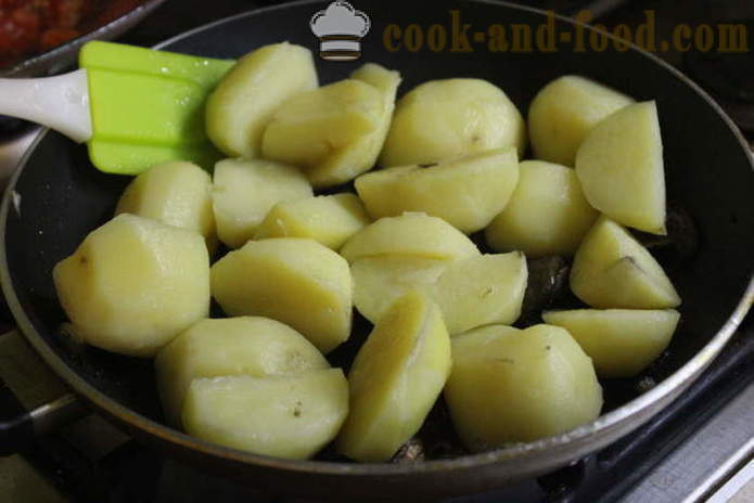 Patate con funghi con panna acida e aglio - come cucinare le patate con funghi in una padella, un passo per passo ricetta foto