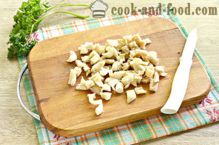 Patate con funghi in panna acida - come cucinare i funghi con patate e panna acida in un tegame, con un passo per passo ricetta foto