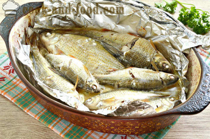 Piccoli pesci al forno - come cucinare un delizioso pesce di fiume piccolo, passo dopo passo ricetta foto