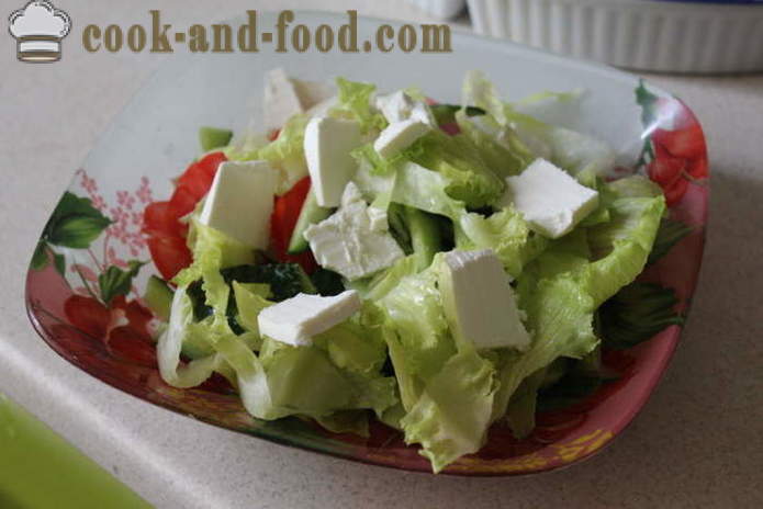 Insalata di verdure con feta - come preparare un insalata con formaggio feta e verdure, con un passo per passo ricetta foto