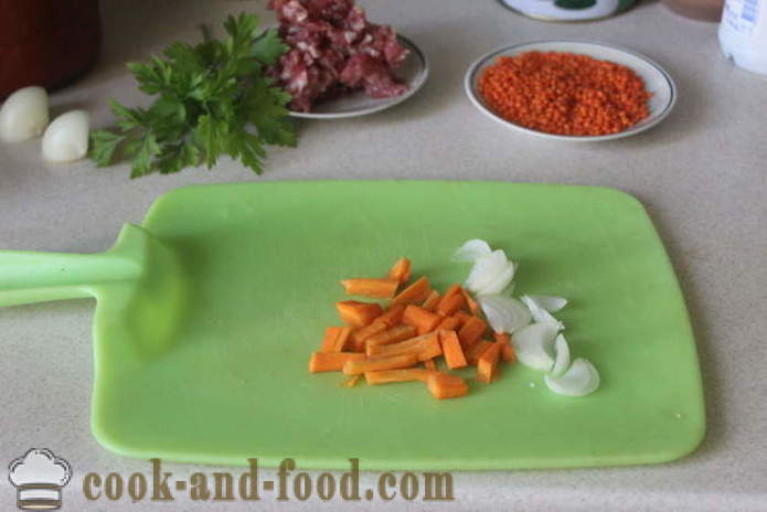Semplice zuppa di lenticchie rosse con polpette di carne e pomodoro - come cucinare la zuppa di lenticchie rosse, con un passo per passo ricetta foto