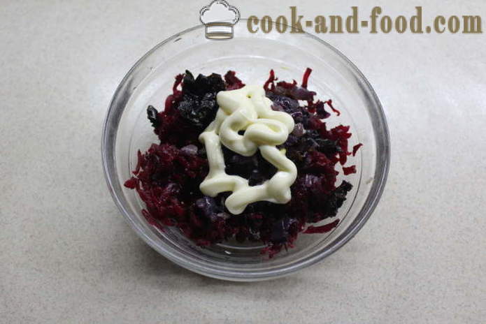 Barbabietole da insalata con prugne - Come preparare un insalata di barbabietole arrostito in forno e prugne secche, un passo per passo ricetta foto