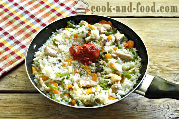 Riso con verdure e pollo - entrambi deliziosi cuoco pollo riso in una padella, un passo per passo ricetta foto