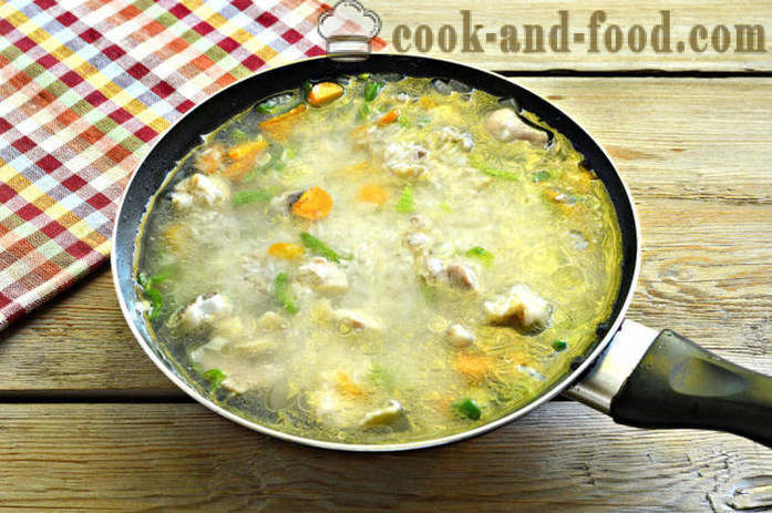 Riso con verdure e pollo - entrambi deliziosi cuoco pollo riso in una padella, un passo per passo ricetta foto