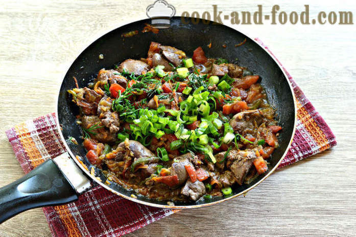 Fegato di pollo brasato con verdure - come cucinare i fegatini di pollo in padella, un passo per passo ricetta foto