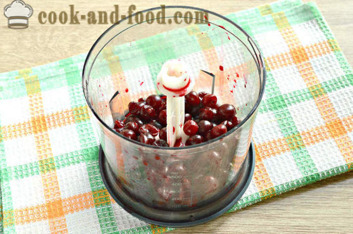 Cherry frullato in un frullatore - come fare un frullato con latte e ciliegie in casa, passo dopo passo ricetta foto
