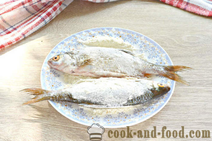 Piccolo pesce di fiume alla griglia - come frittura di pesce di fiume in una padella, un passo per passo ricetta foto