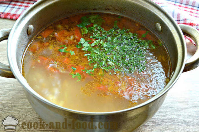 Minestra con i piselli in scatola e cavolo - come cucinare la zuppa di cavolo e piselli, un passo per passo ricetta foto