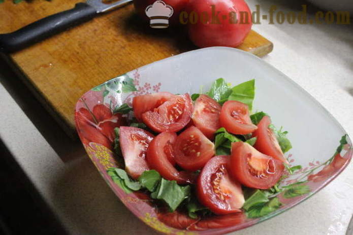 Deliziosa insalata con rucola e pomodori - come preparare un'insalata di rucola, un passo per passo ricetta foto