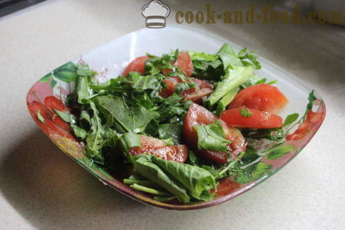 Deliziosa insalata con rucola e pomodori - come preparare un'insalata di rucola, un passo per passo ricetta foto
