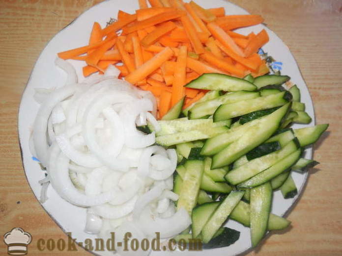 Insalata con la carne in coreano con cetrioli e carote - come cucinare la carne in coreano, un passo per passo ricetta foto