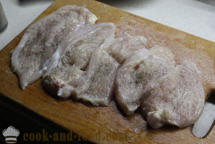 Rotolo di pollo fatta in casa ripieno di spinaci - come fare rotoli di petto di pollo al forno, con un passo per passo ricetta foto