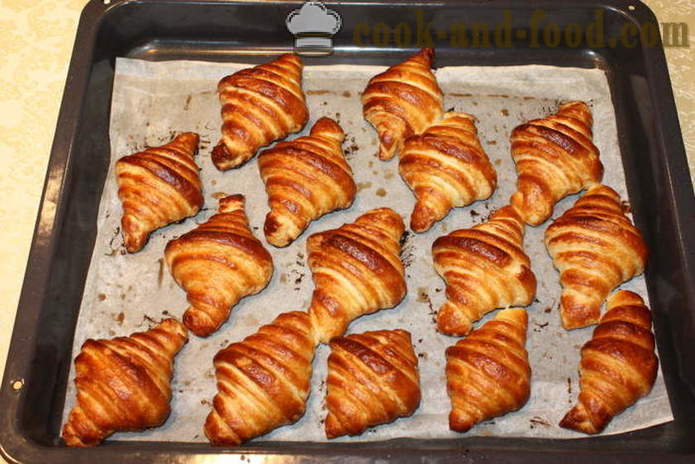 Croissant francesi senza ripieno - come rendere croissant traballante pasta lievitata, un passo per passo ricetta foto