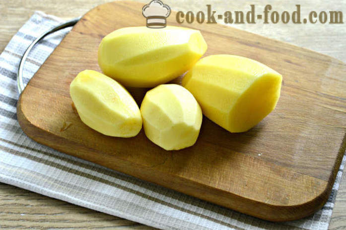 Patate stufate con carne in umido in una padella - come cucinare patate con carne in scatola, un passo per passo ricetta foto