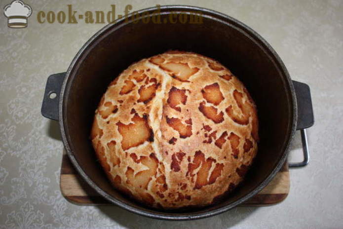 Pane fatto in casa con un croccante al forno - come cuocere il pane bianco in casa, passo dopo passo ricetta foto