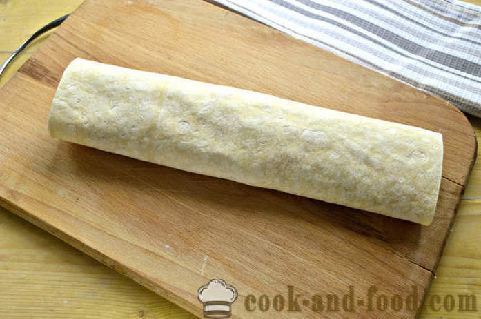 Antipasto di pane pita con salsiccia - come fare rotolo di pane pita farcito con salsiccia, un passo per passo ricetta foto
