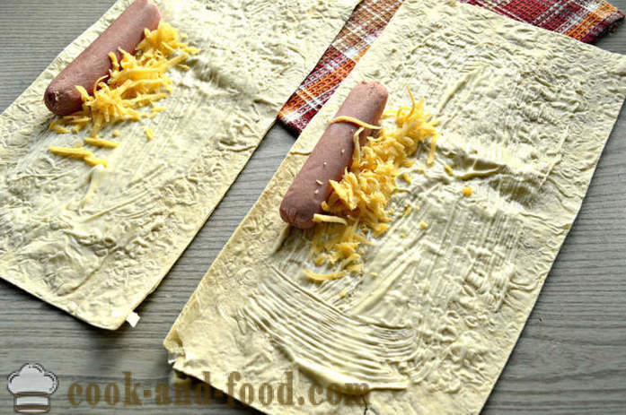 Salsicce in pane pita con formaggio e maionese - Come fare salsiccia in pane pita, un passo per passo ricetta foto