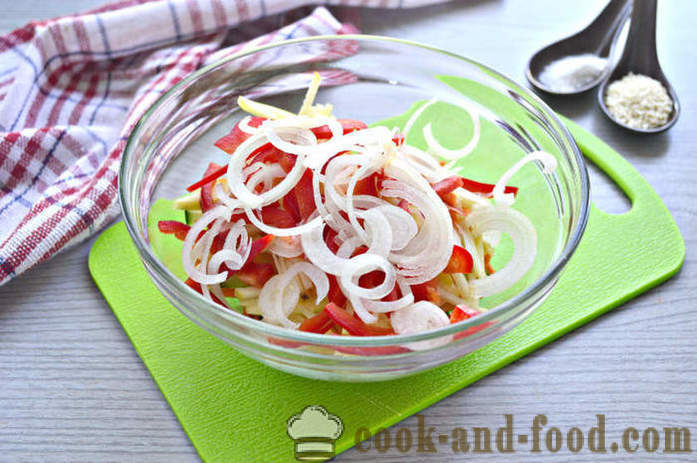 Insalata di verdure fresche con sesamo - come fare un insalata con semi di sesamo e verdure, con un passo per passo ricetta foto