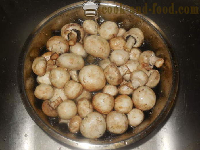 Funghi funghi marinati in salsa di soia - come friggere funghi alla griglia, un passo per passo ricetta foto