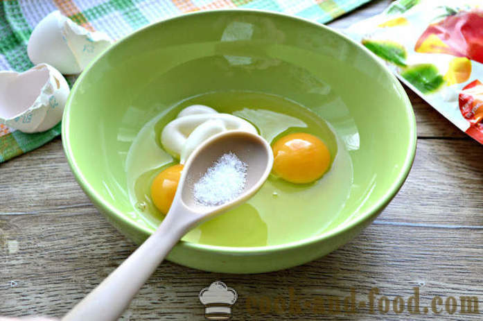 Uovo rotoli con amido e maionese - come fare frittelle per insalata di uova, un passo per passo ricetta foto